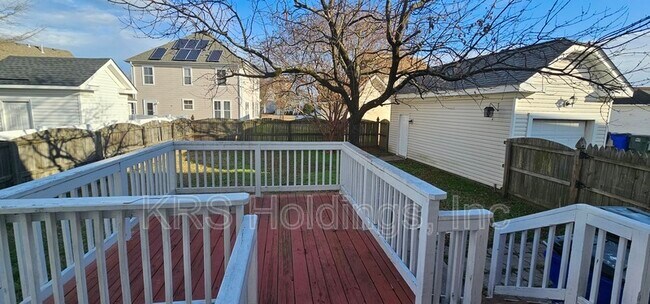 Building Photo - 820 Maltby Cres
