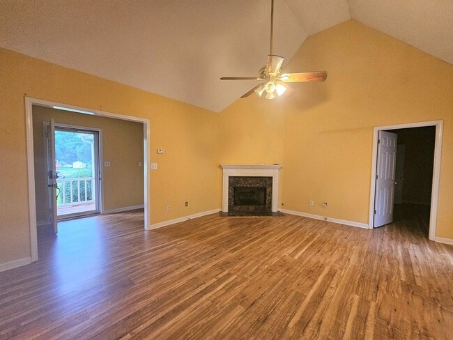 Building Photo - 32 Elizabeth Way