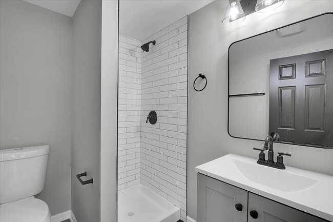 Building Photo - 329 E Jefferson St