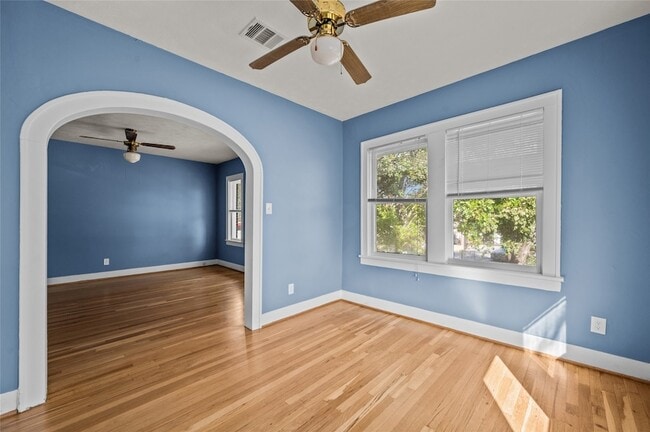 Building Photo - 1819 Sul Ross St