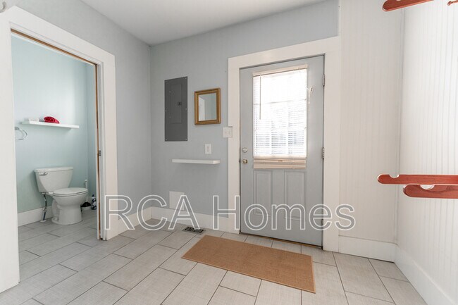 Building Photo - 1037 E Tabor St