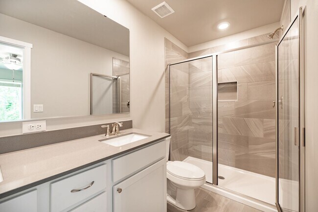 Building Photo - Newer 4 bdrm plus Flex Room Home In Town