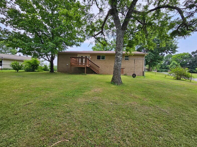 Building Photo - 103 Cedarwood Ct