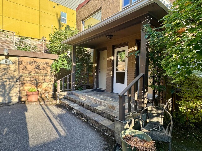 Building Photo - 120 14th Ave S