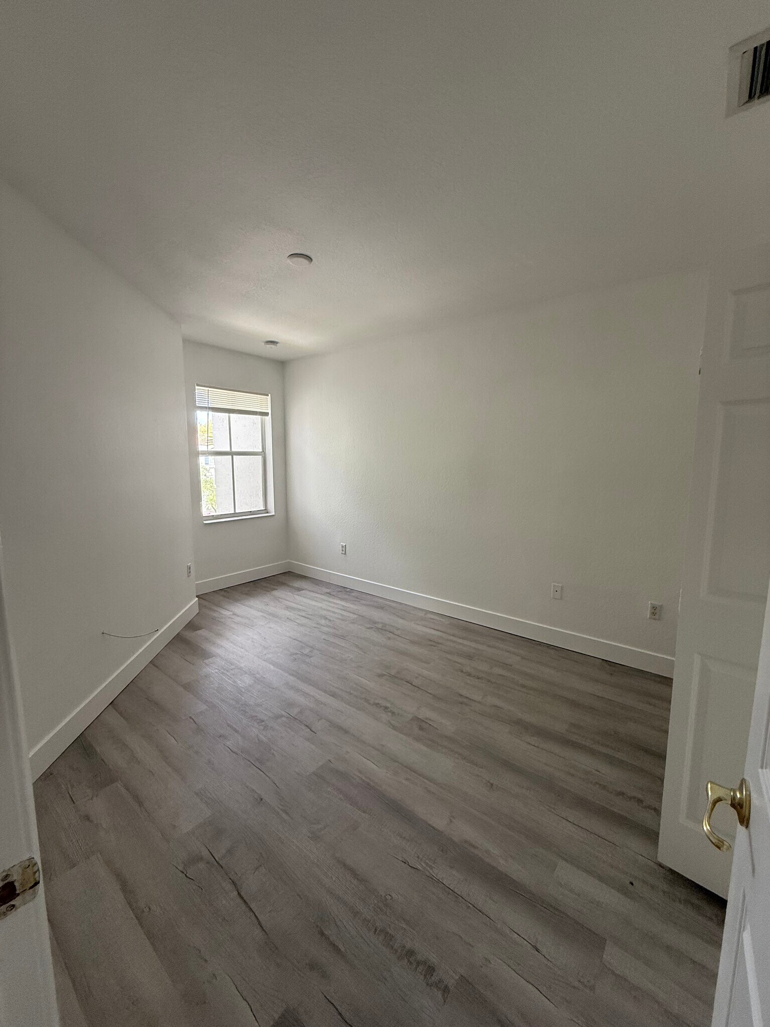 Building Photo - 2816 SW 83rd Ave