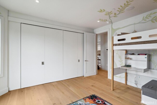 Building Photo - 754 Lake St