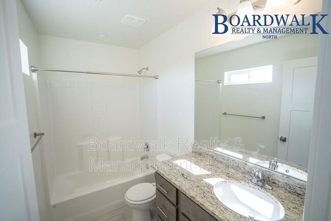 Building Photo - 440 1625 N