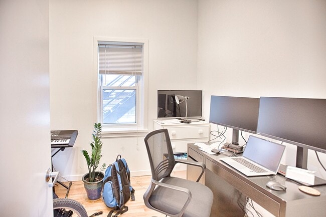 Building Photo - UK Village 2 Bedroom with Central Heat & A/C, In-Unit Laundry, Exposed Brick. Free Fast Internet ...