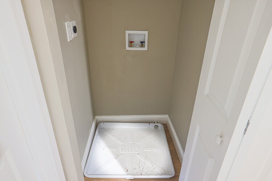 Washer/dryer - 3825 Rexmere Rd