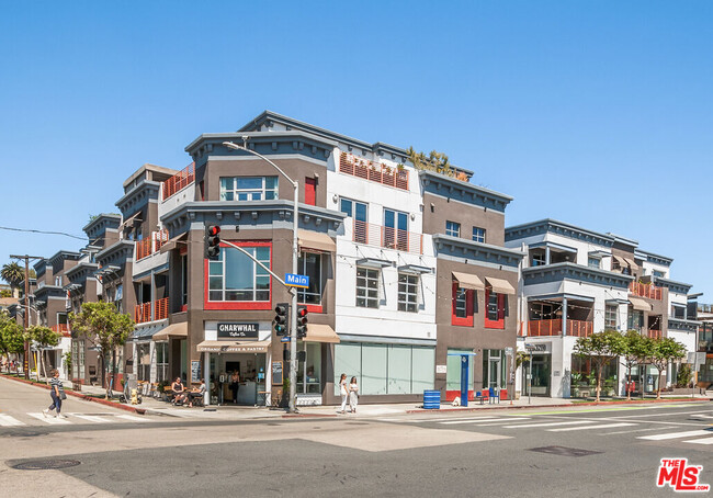 Building Photo - 212 Marine St
