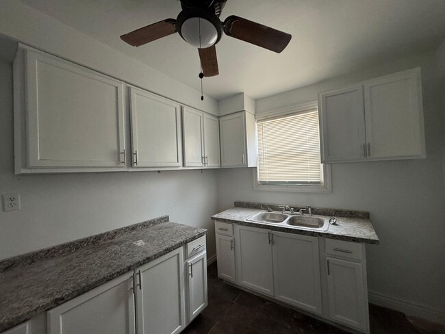 Building Photo - 10422 Morley St