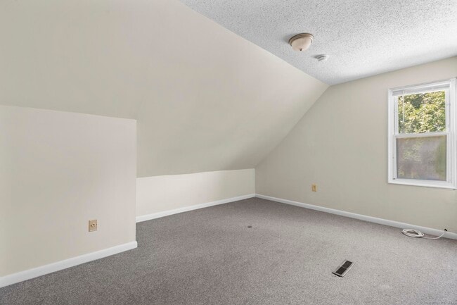 Building Photo - 45 Kossuth St
