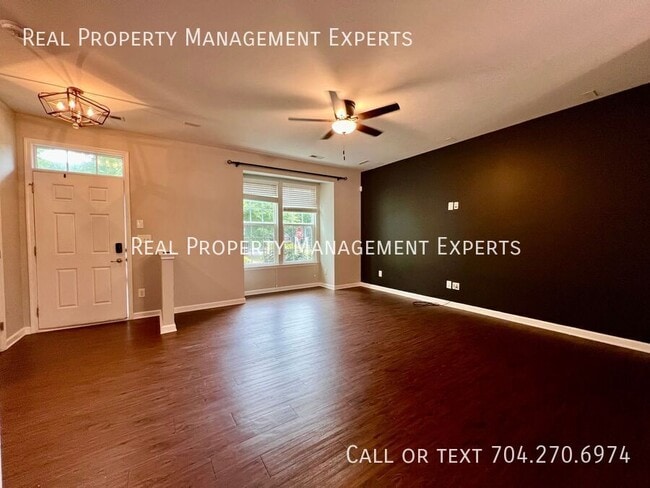 Building Photo - 6564 Hasley Woods Dr