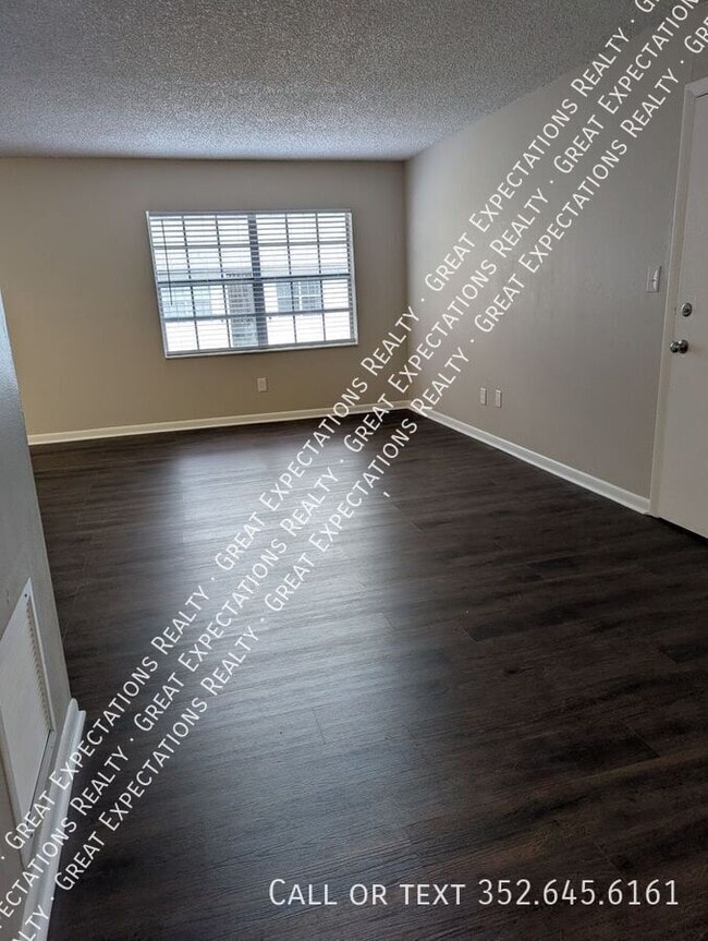 Building Photo - 147 SE 13th Ave