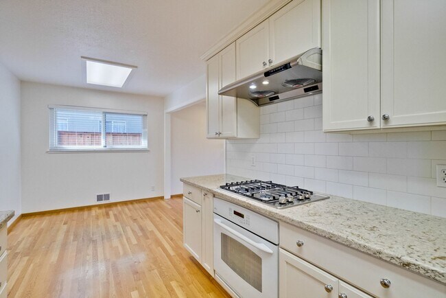 Building Photo - 5097 Forest Glen Dr