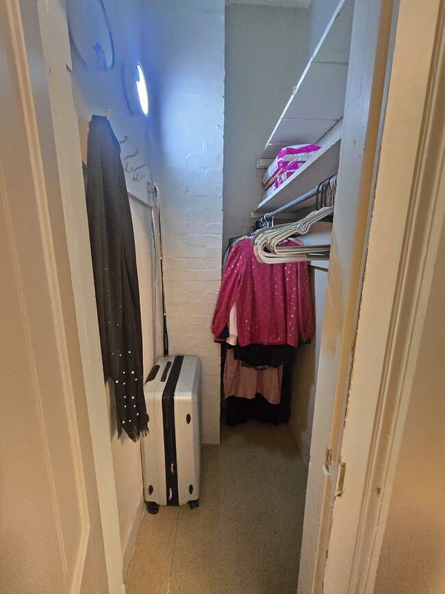 Building Photo - 205 Cheyenne Ave