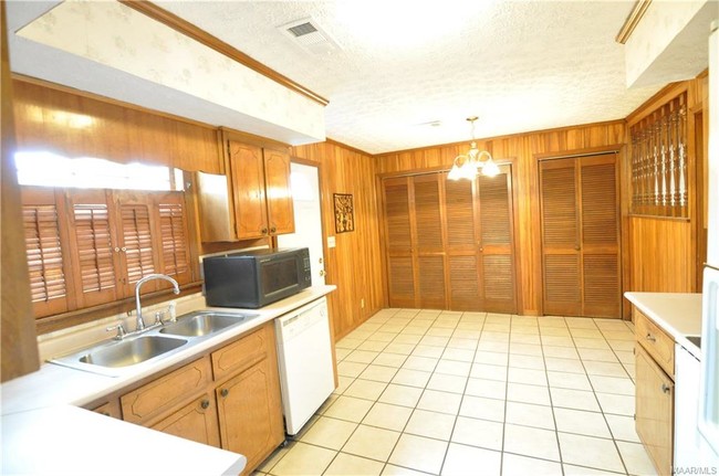 Building Photo - 5758 Carriage Hills Dr