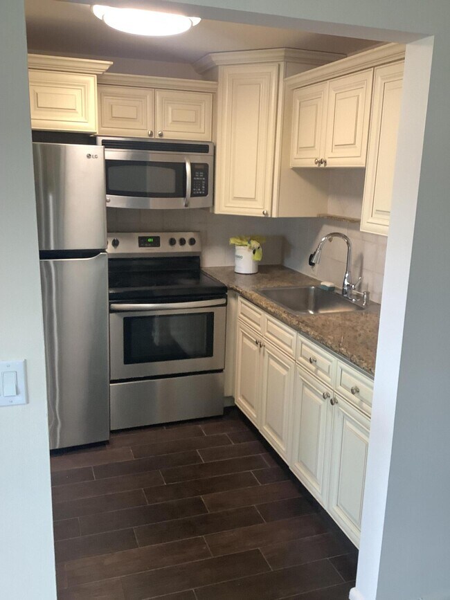 Building Photo - 119 Fanshaw C