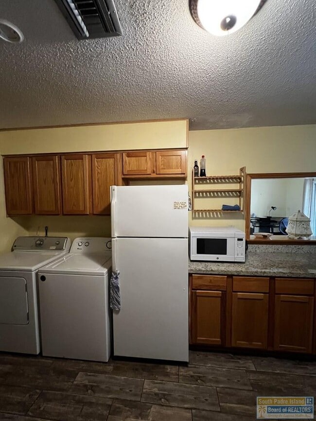 Building Photo - 603 Continental Dr