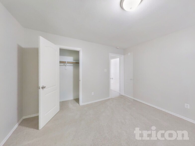 Building Photo - 21207 Woodland Green Dr