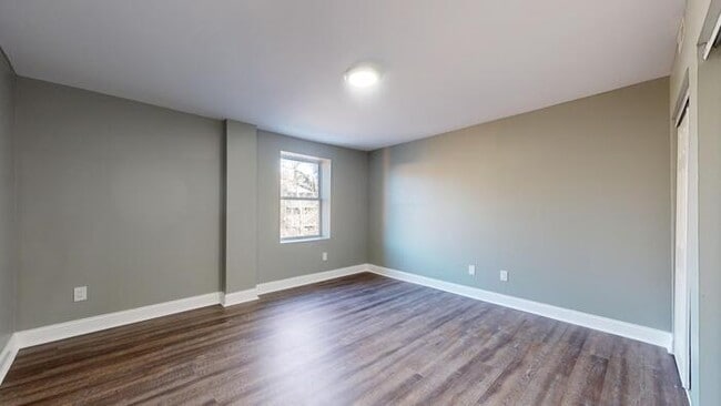 Building Photo - Renovated 4Bd 2.5 Bth Town Home Near Soula...