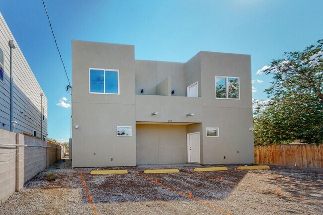 Building Photo - 2113 Coal Ave SE