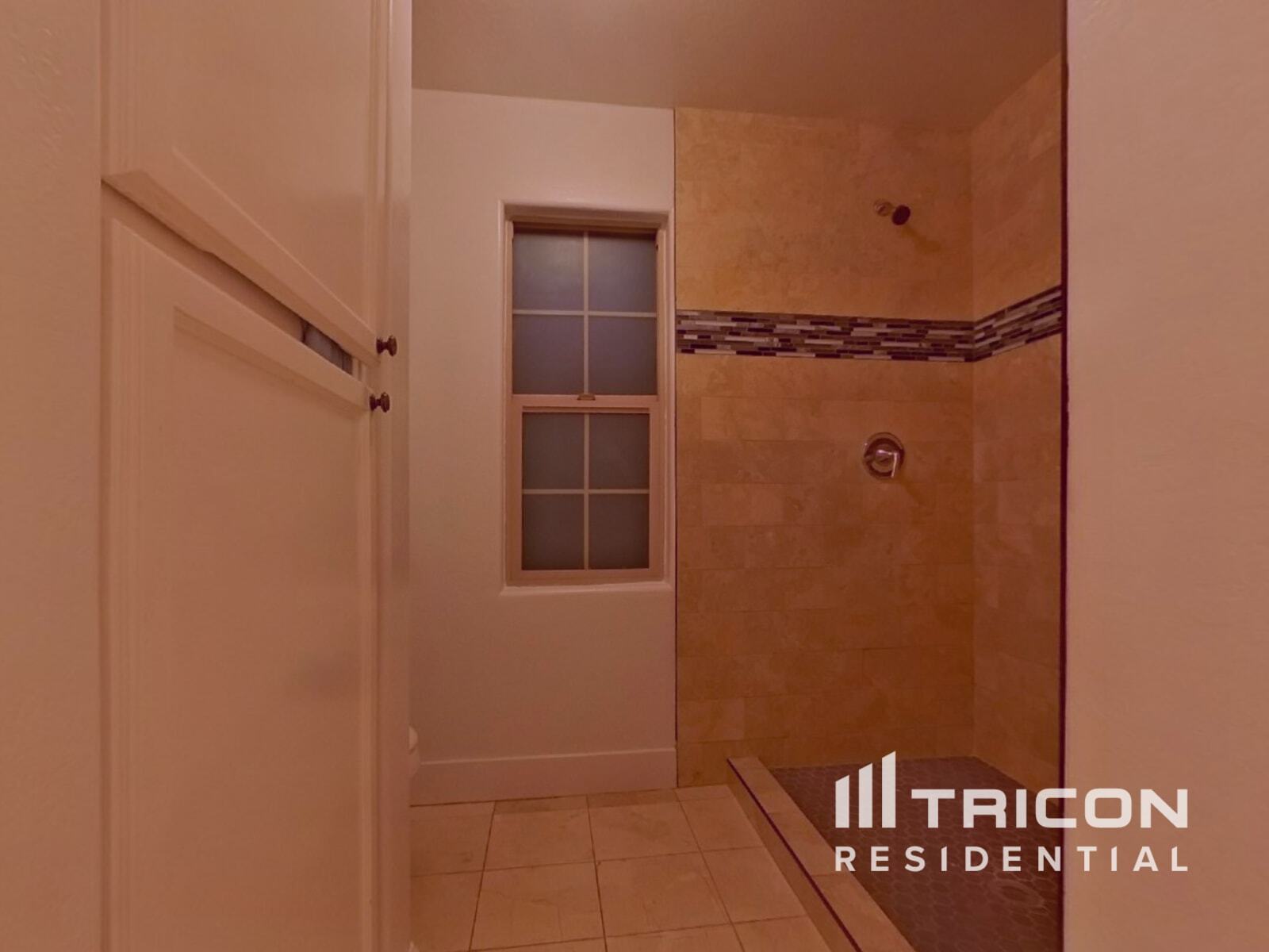 Building Photo - 810 S Greenleaf Ln