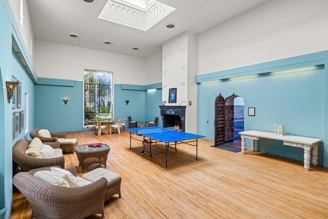 Building Photo - 867 Sand Point Rd