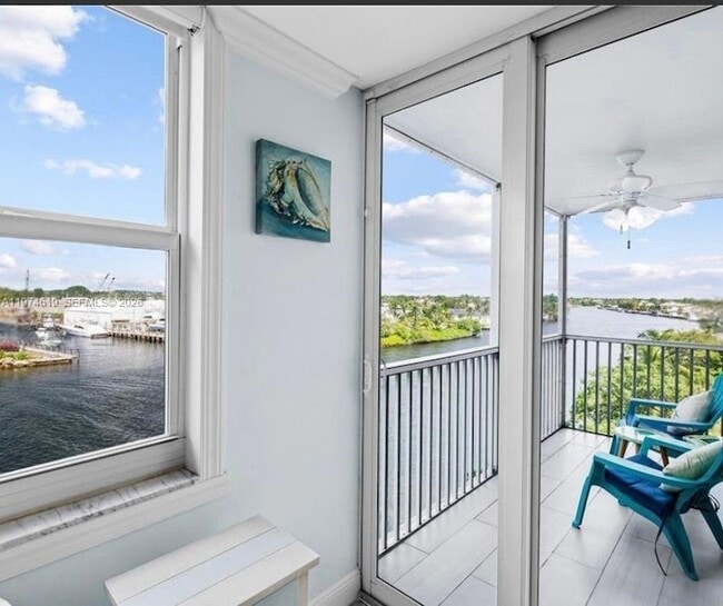 Building Photo - 1505 N Riverside Dr