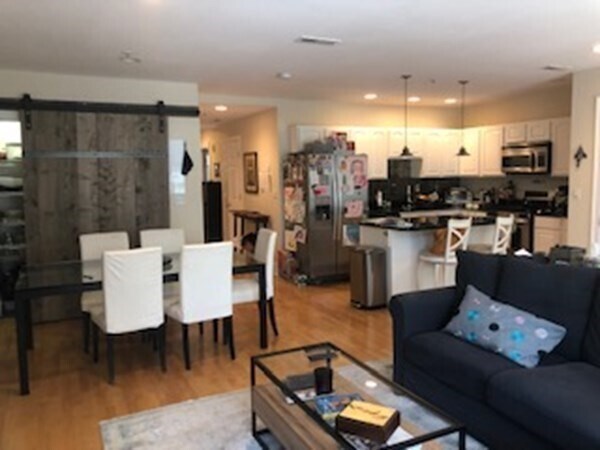 Building Photo - 1305 Columbia Rd