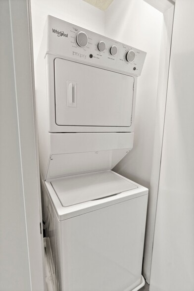 Building Photo - 198 N Ada St