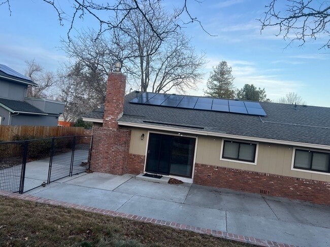 Building Photo - Beautiful FULLY FURNISHED Single Level 4/2 Home in South West Reno