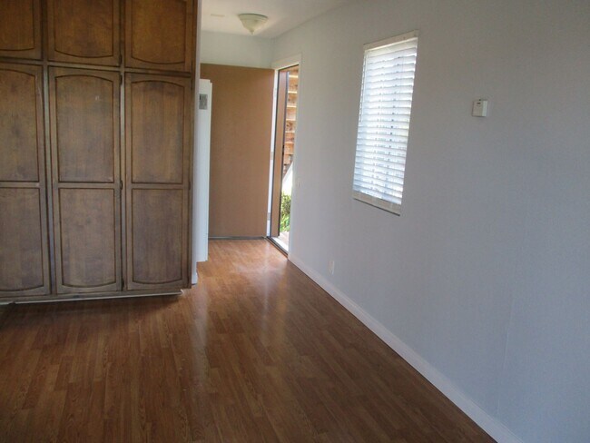 Building Photo - 2236 Chatsworth Blvd