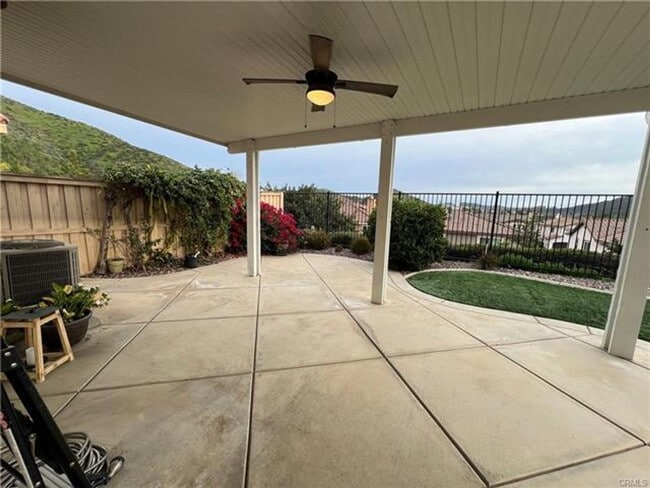 Building Photo - Canyon Hills Home