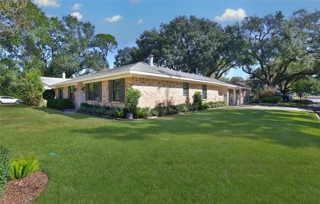 Building Photo - 4402 Fallbrook Dr
