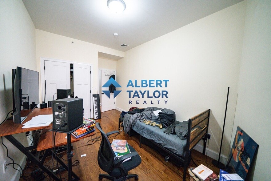 Building Photo - 491 Commonwealth Ave