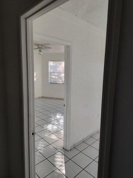 Building Photo - 1605 NE Miami Gardens Dr