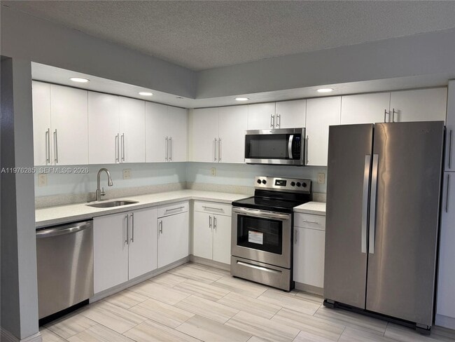 Building Photo - 8650 SW 133rd Avenue Rd