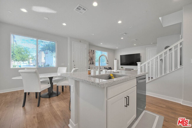 Building Photo - 629 Daniel Freeman Cir