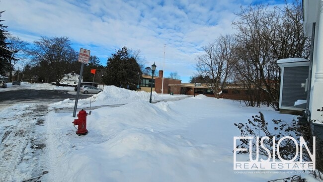 Building Photo - ONE Private Room with ALL Utilities Included in Prime Burlington Location