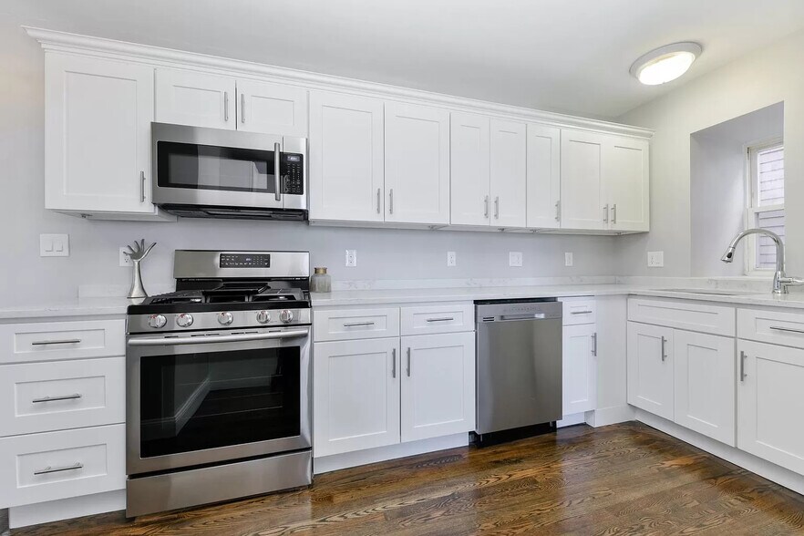 Primary Photo - 21 Rowell St