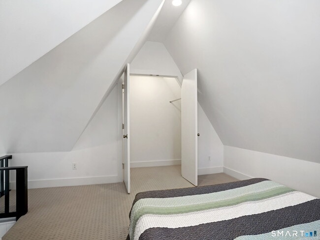 Building Photo - 212 New Canaan Ave