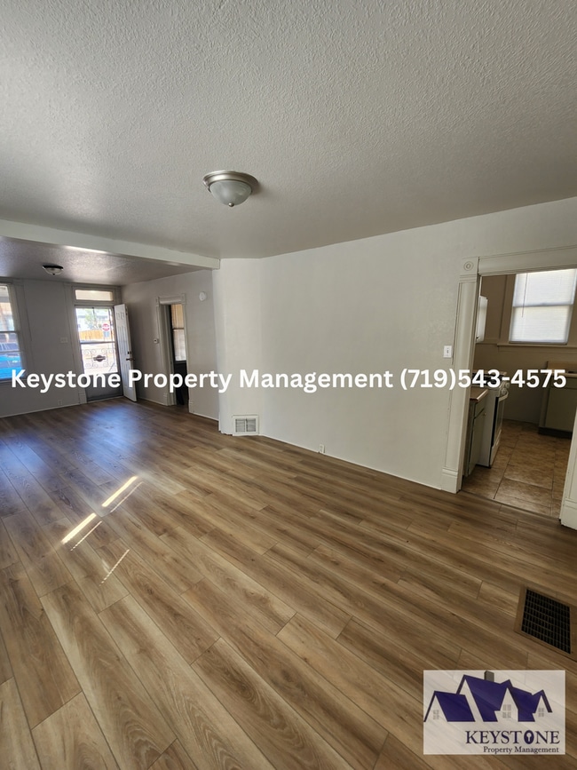 Building Photo - New Kitchen Appliances! South-side Home 1 Bedroom/1 Bath House $1050/$1050