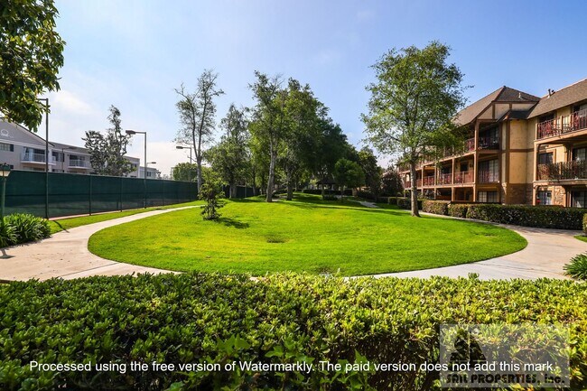 Building Photo - Remodeled Condo in Gated Community!