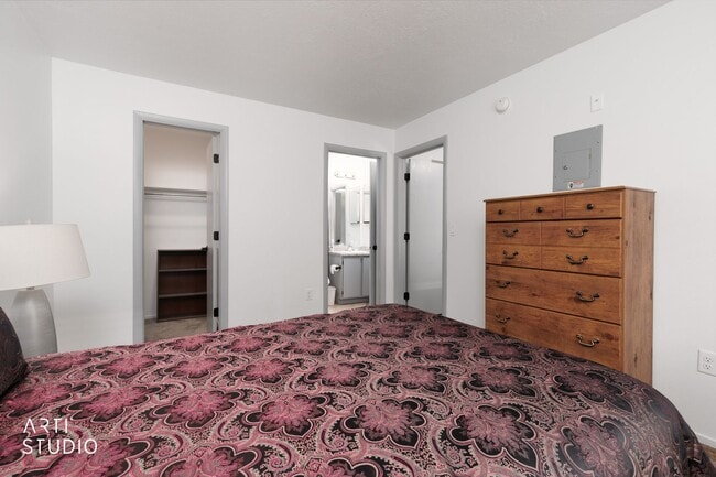 Building Photo - Fully furnished one-bedroom apartment located on the ground level