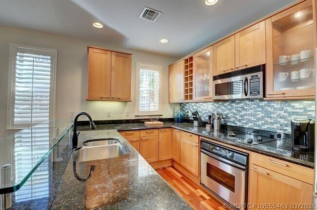 Building Photo - 306 E Mallory Cir