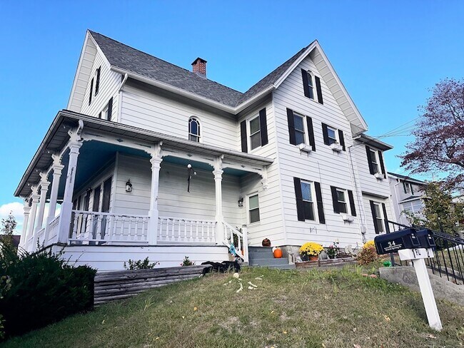 Building Photo - 34 N Spring St