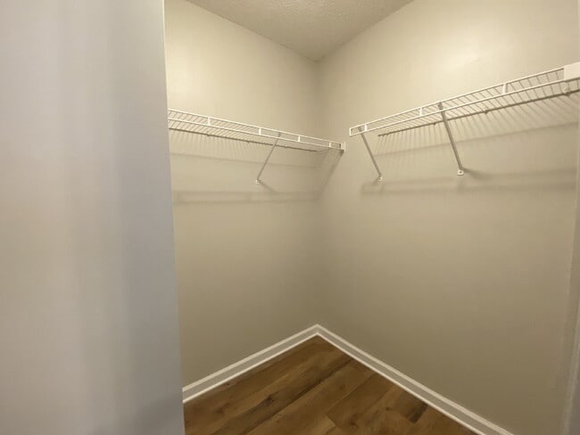 Building Photo - Home in Woodbridge With a Screened Porch and Private Backyard!