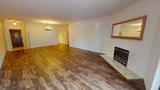 Building Photo - Spacious Condo Overlooking Spreckles Park ...