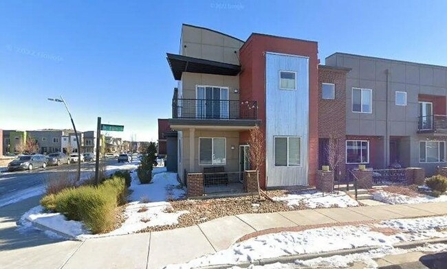 Building Photo - Spacious 3 Bed / 2.5 Bath Home with Dual Balconies